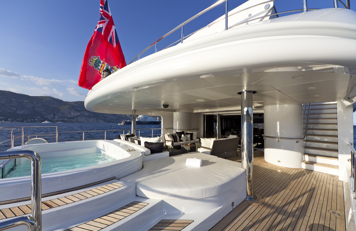 Motor yacht KINTA -  Main Deck At - Spa Pool.jpg