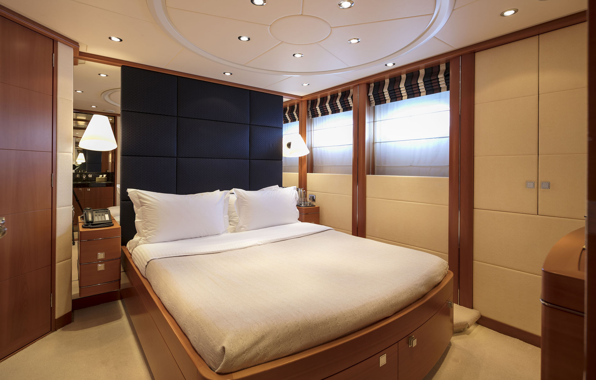 Motor yacht L'EQUINOX - Guest cabin.jpg