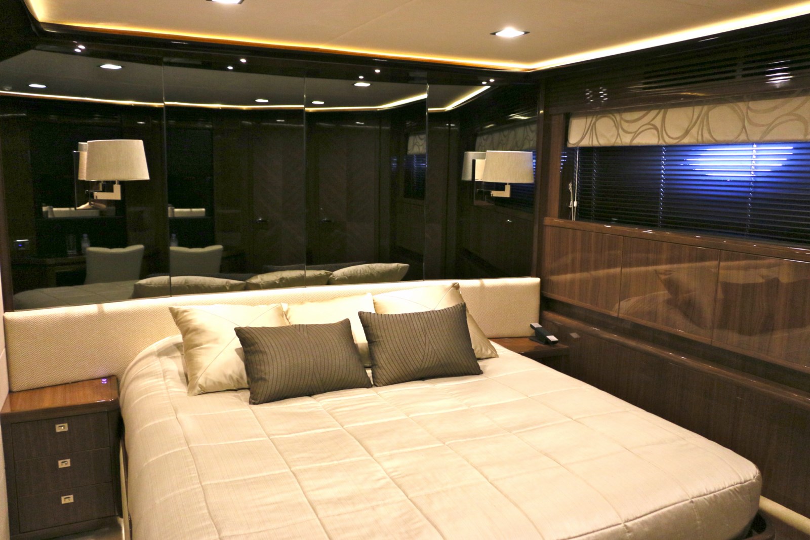 Motor yacht LADY BEATRICE - Double Cabin.jpg