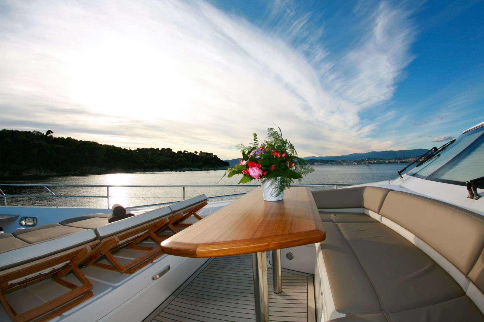 Motor yacht LADY BEATRICE - Foredeck Seating.jpg