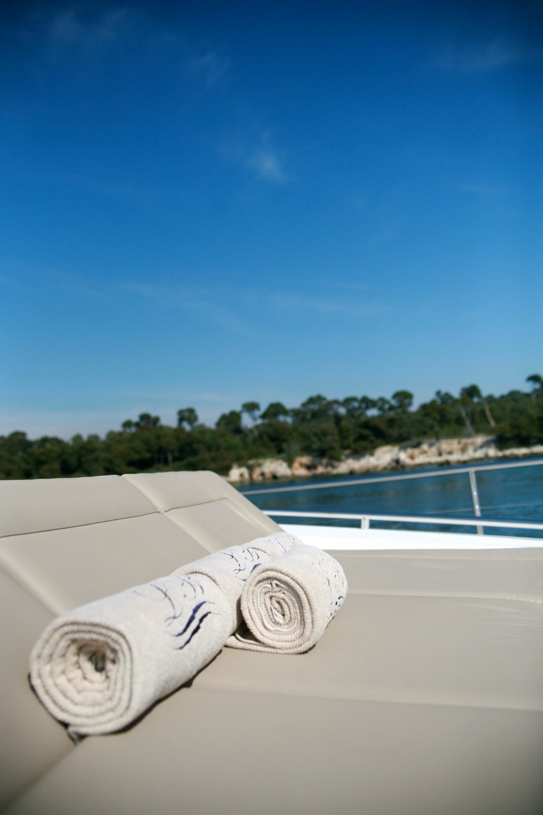 Motor yacht LADY BEATRICE - Foredeck Sunpad.jpg
