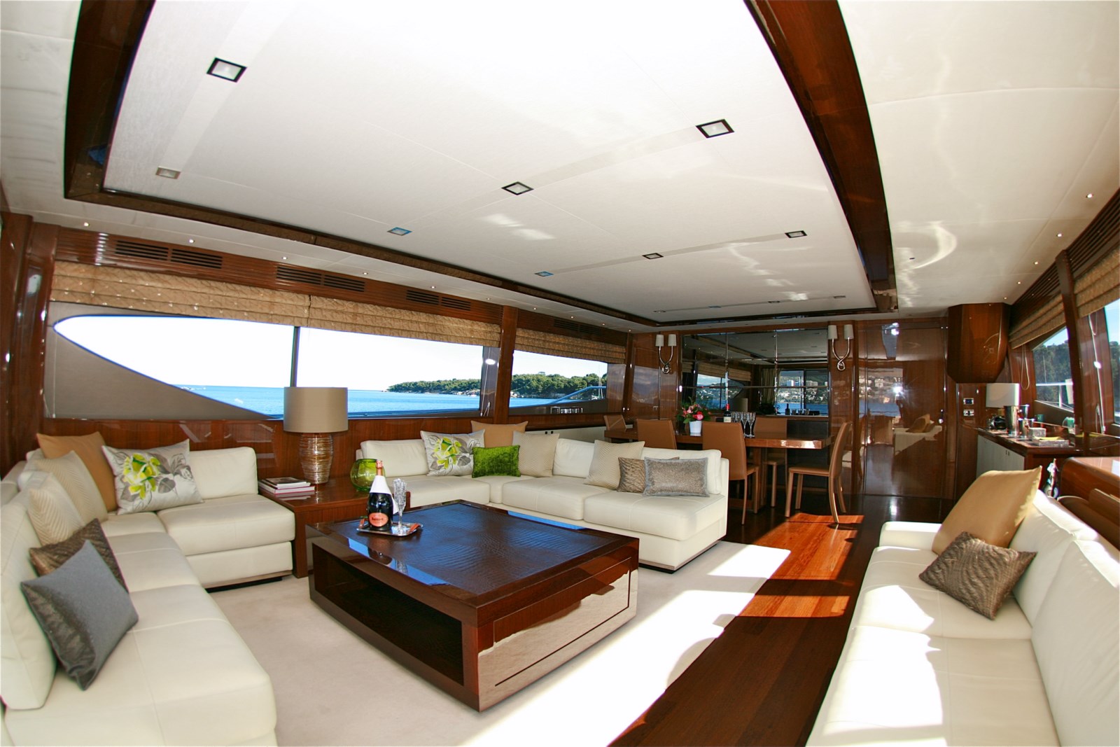 Motor yacht LADY BEATRICE - Main Salon.jpg