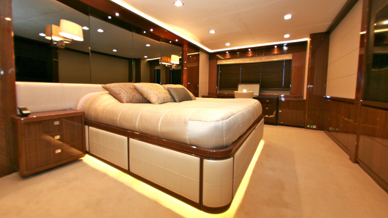 Motor yacht LADY BEATRICE - Master Cabin.jpg