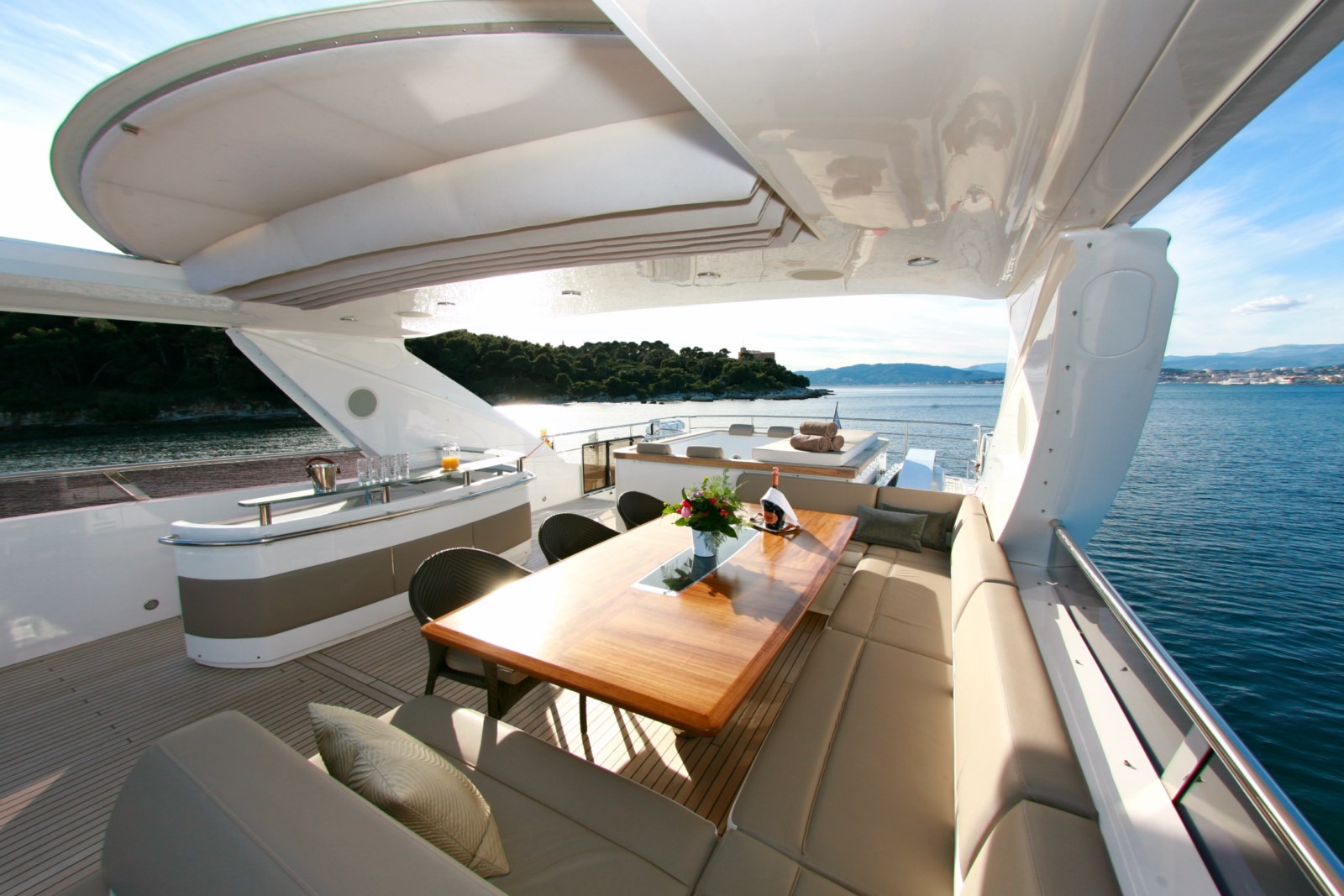 Motor yacht LADY BEATRICE - Sundeck Dining.jpg