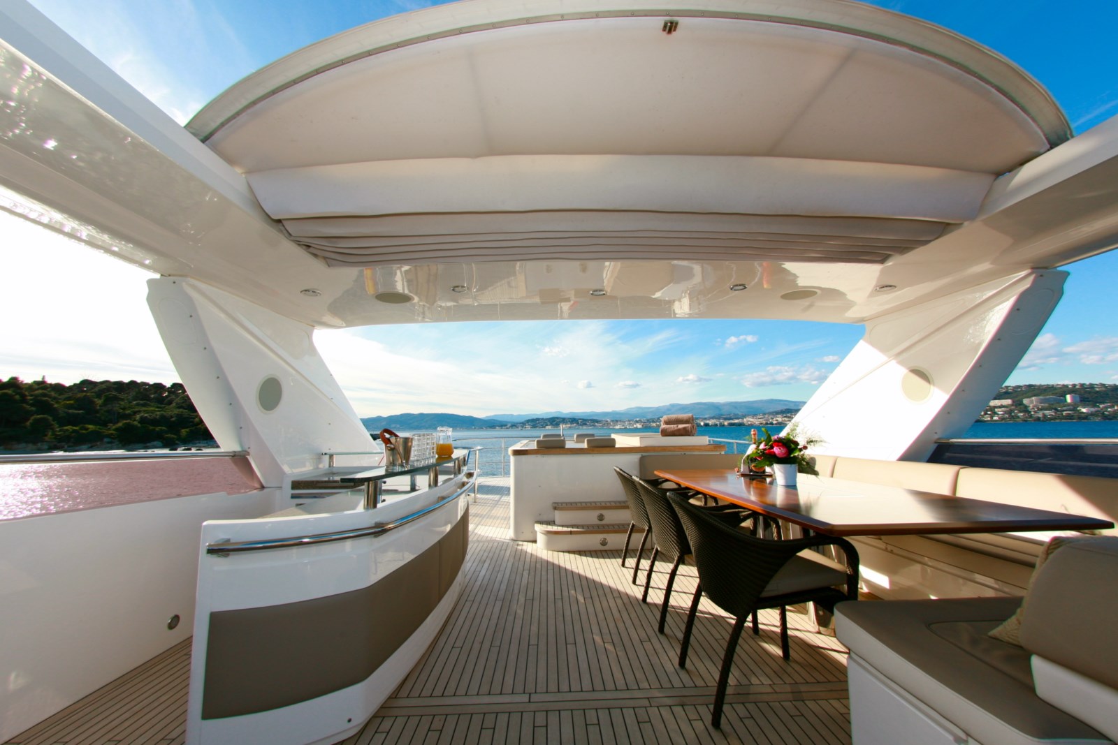Motor yacht LADY BEATRICE - Sundeck.jpg