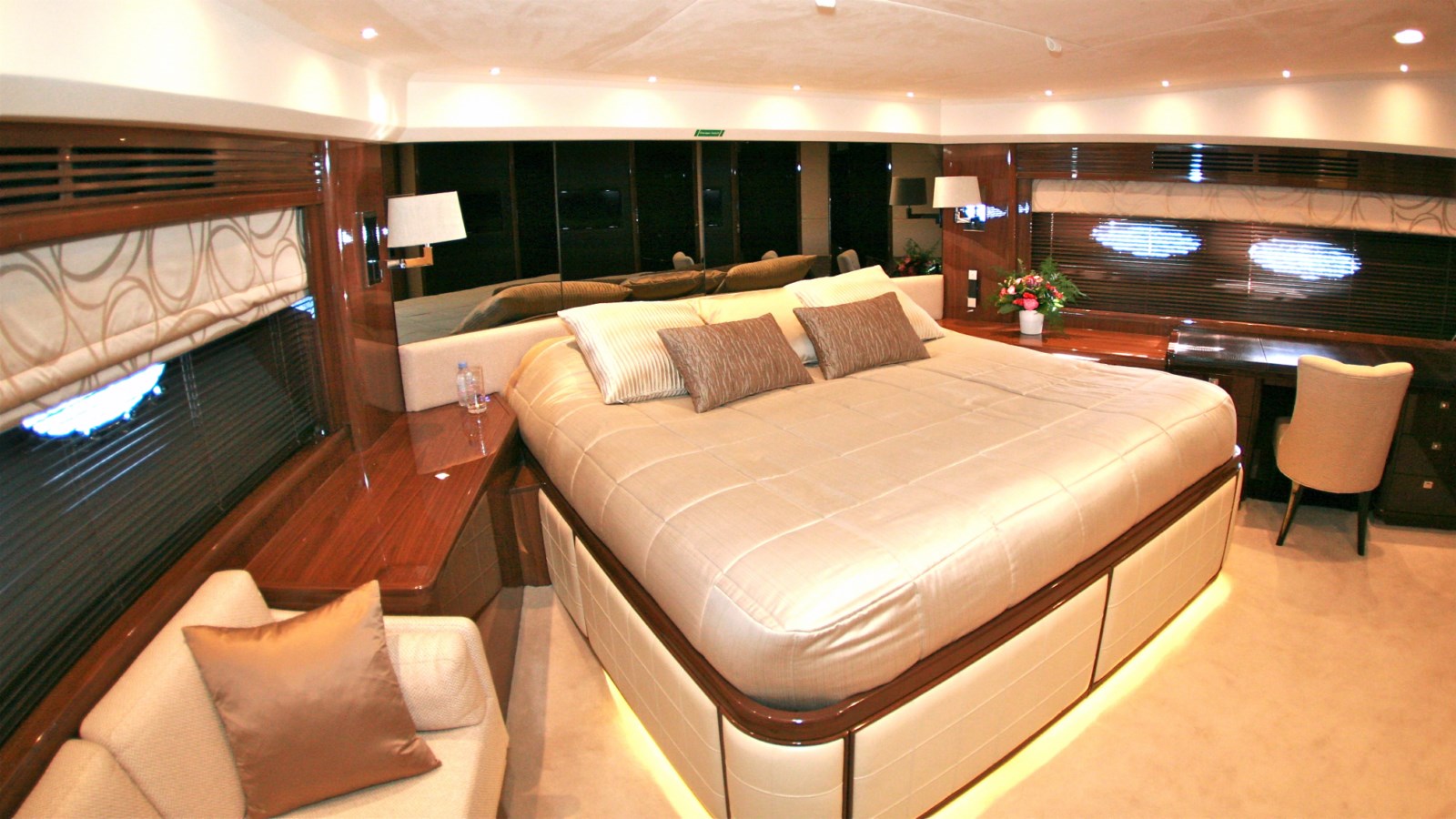 Motor yacht LADY BEATRICE - VIP Cabin.jpg