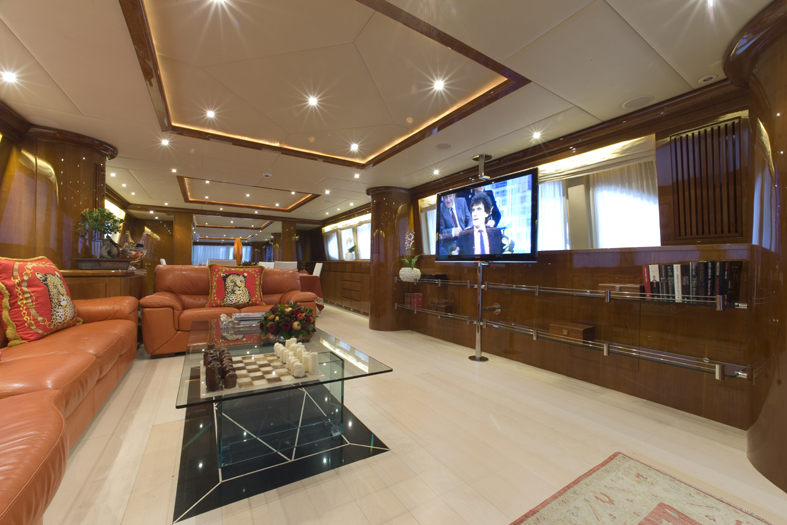 Motor yacht MAGIC DREAM -  Main Salon 2.jpg