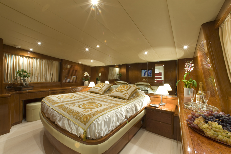 Motor yacht MAGIC DREAM - Master Cabin.jpg