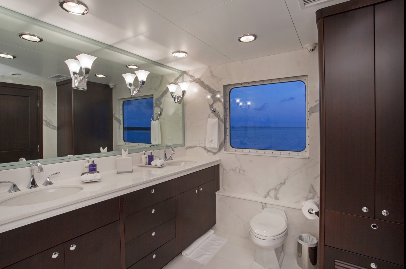 Motor yacht MARCATO - Master ensuite.jpg