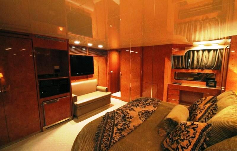 Motor yacht MERCEDES - Master Cabin 2.jpg