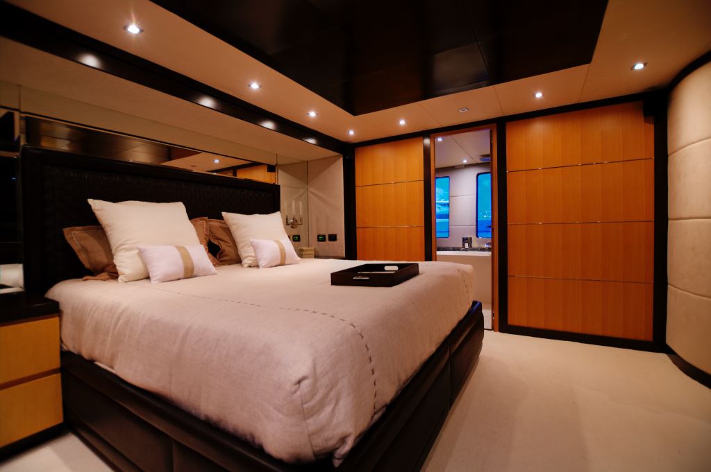 Motor yacht MIA -  Master Cabin.jpg