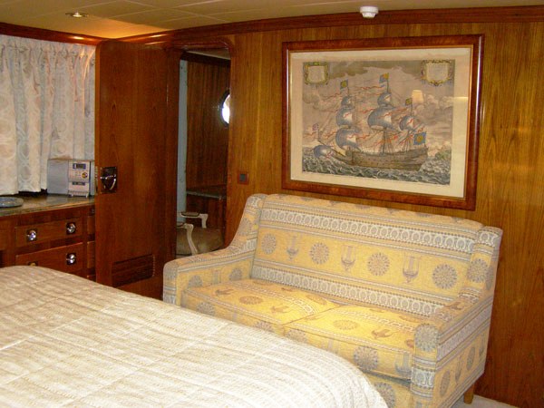 Motor yacht MONACO -  Guest Cabin.jpg
