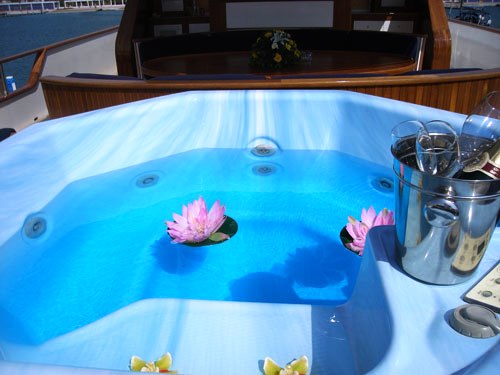 Motor yacht MONACO -  Spa Pool.jpg