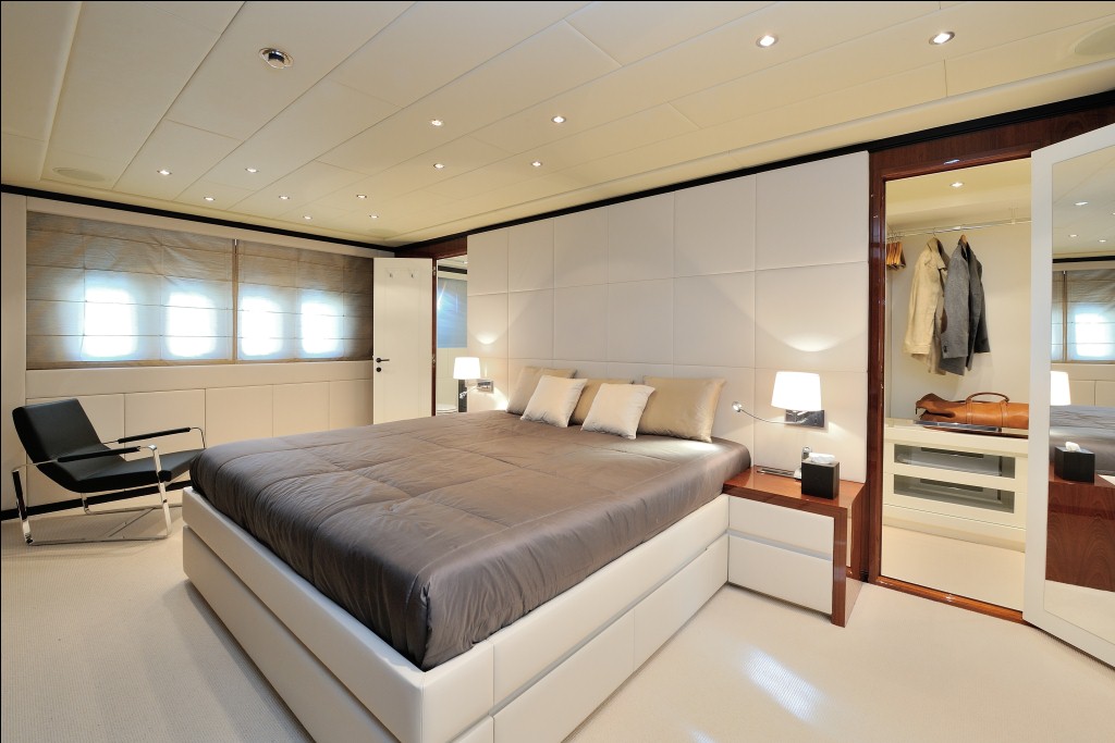 Motor yacht MOSKING - Master Cabin.jpg