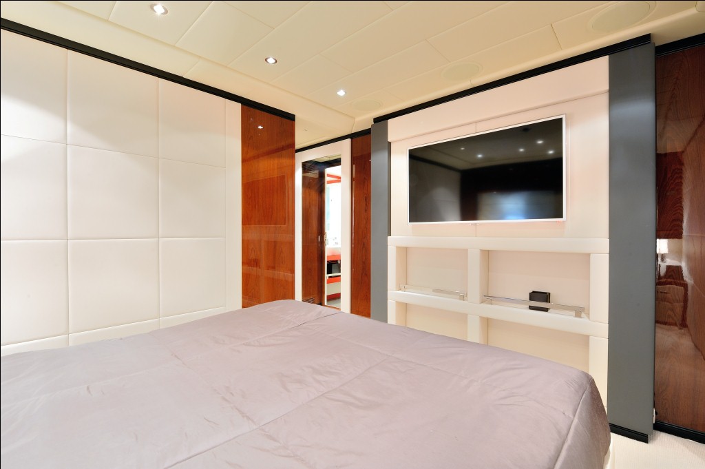 Motor yacht MOSKING - VIP Cabin TV.jpg