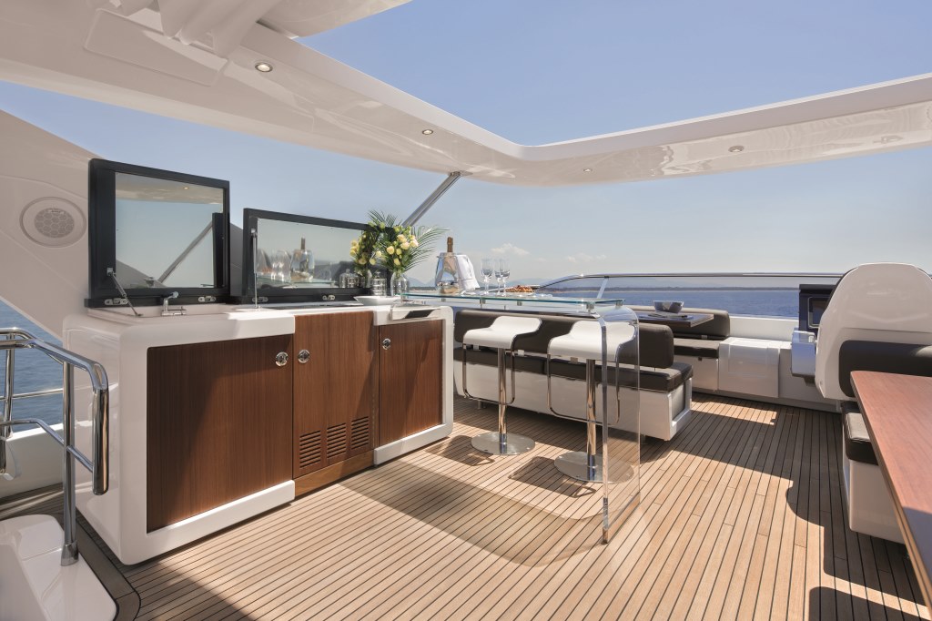 Motor yacht NORTH STAR - Retractable Roof on Sundeck.jpg
