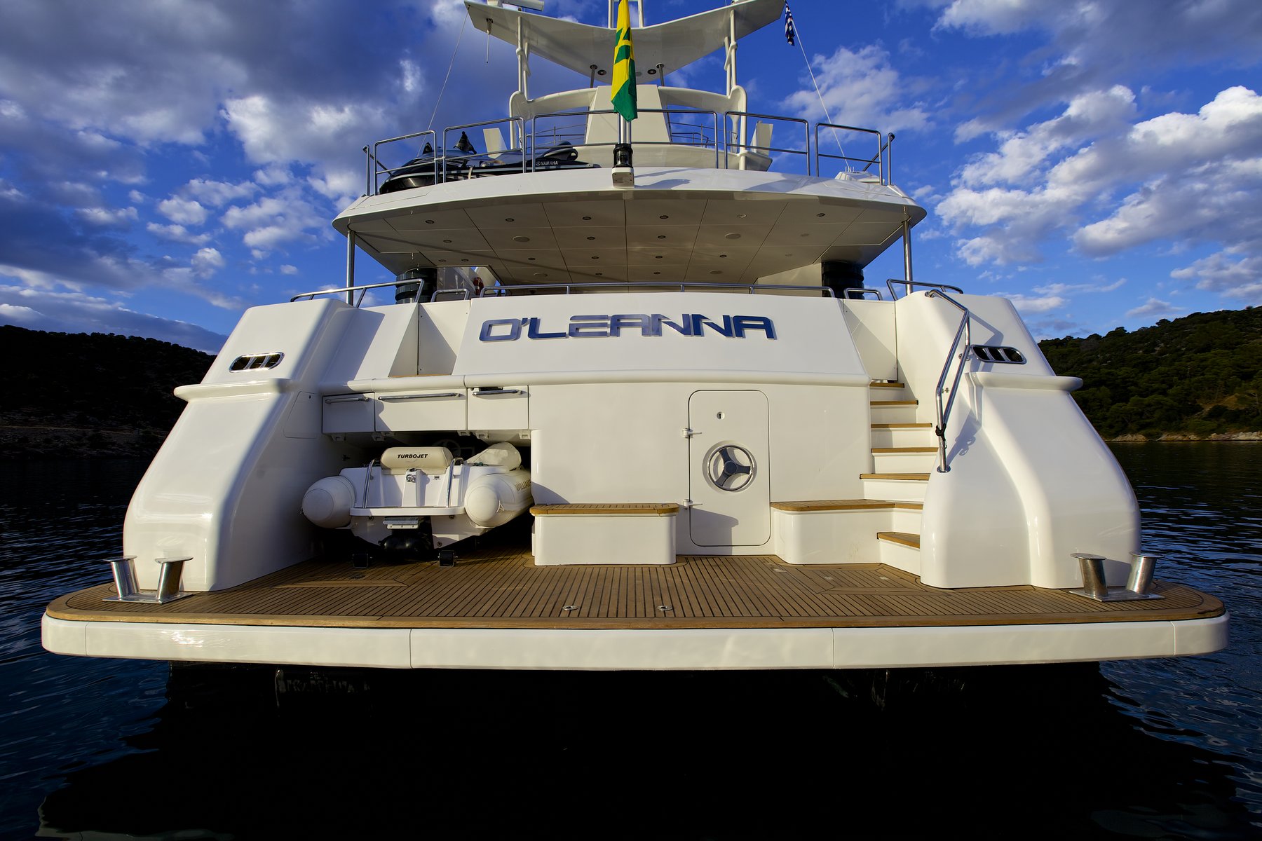 Motor yacht O'LEANNA - 005.jpg