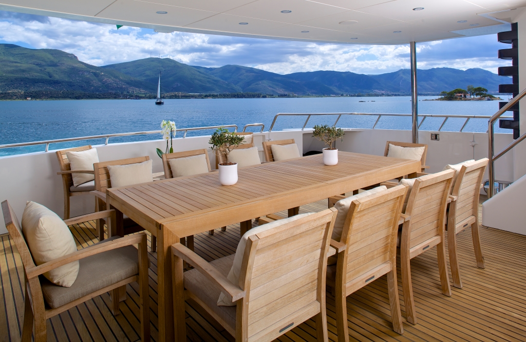 Motor yacht O'LEANNA - 006.jpg