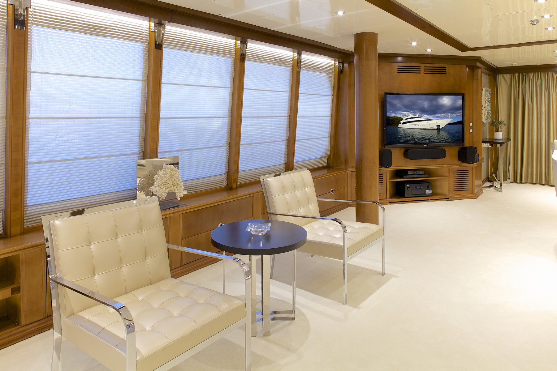 Motor yacht O'LEANNA - 018.jpg