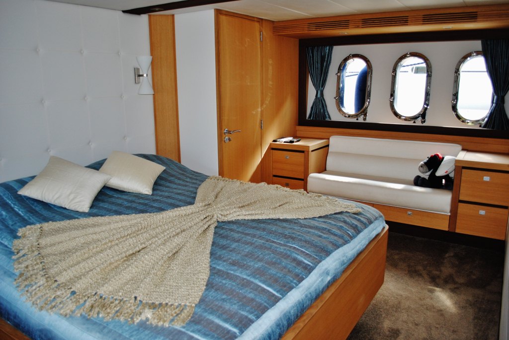 Motor yacht PARADISE -  Master Cabin.jpg