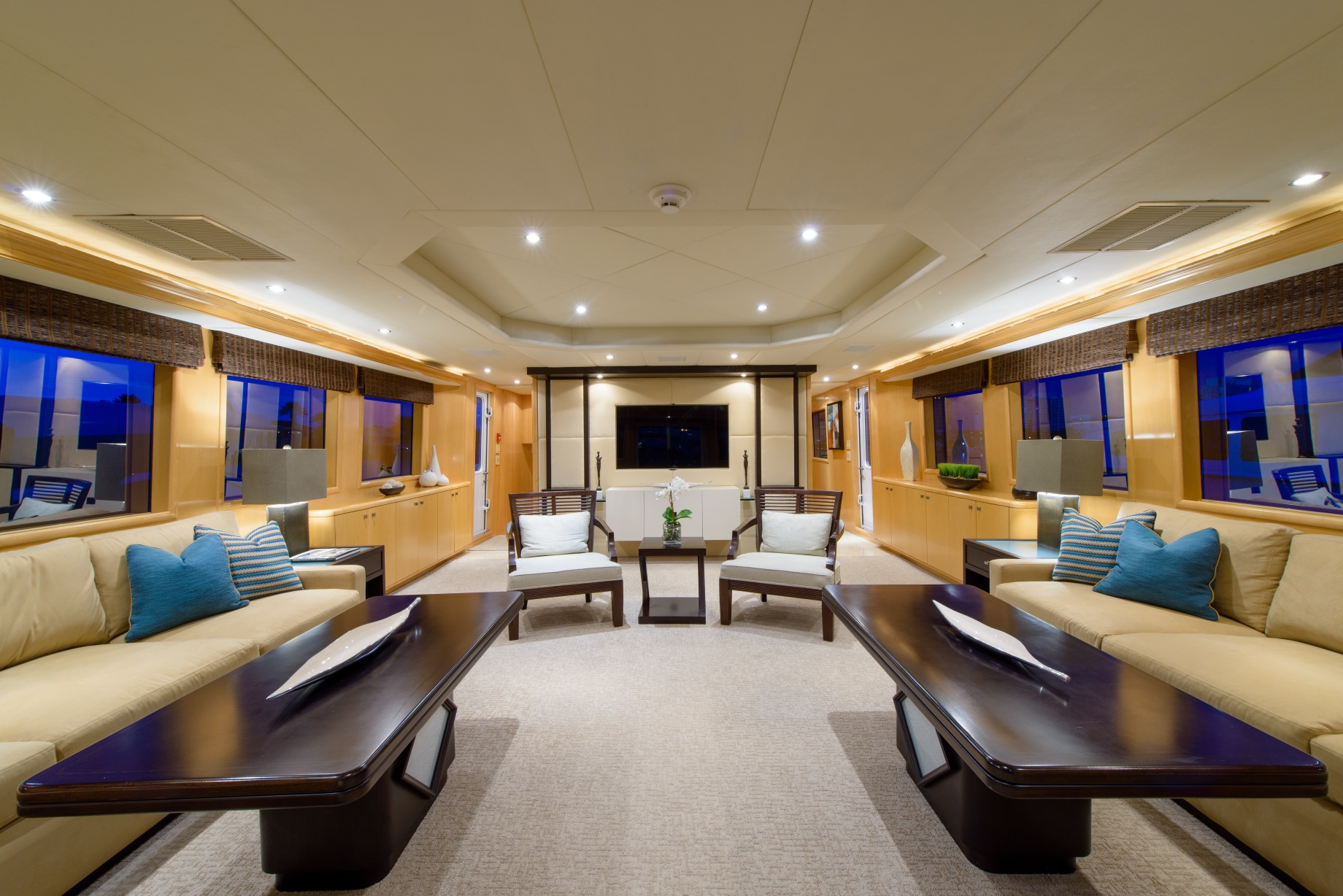 Motor yacht PERFECT LADY - Main Salon.jpg