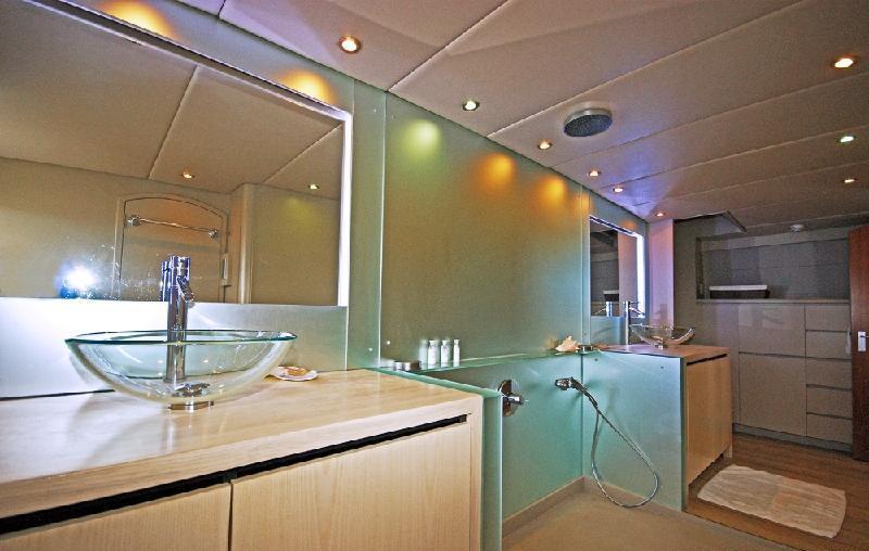 Motor yacht PIXEL -  Master Cabin ensuite.jpg