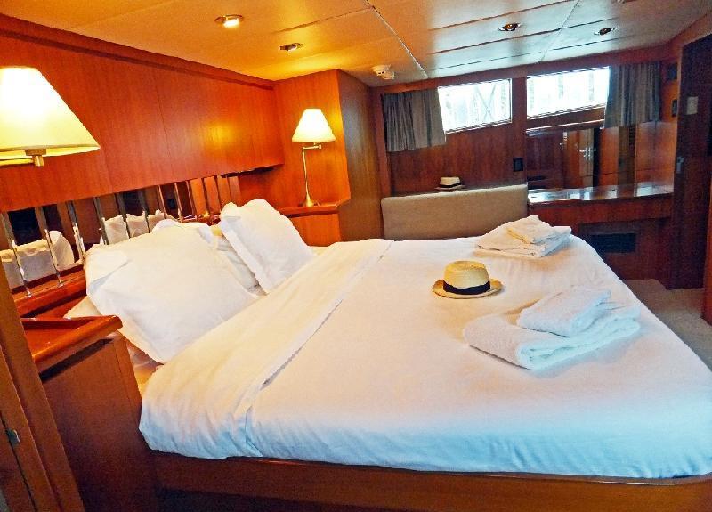 Motor yacht PIXEL -  VIP Cabin.jpg
