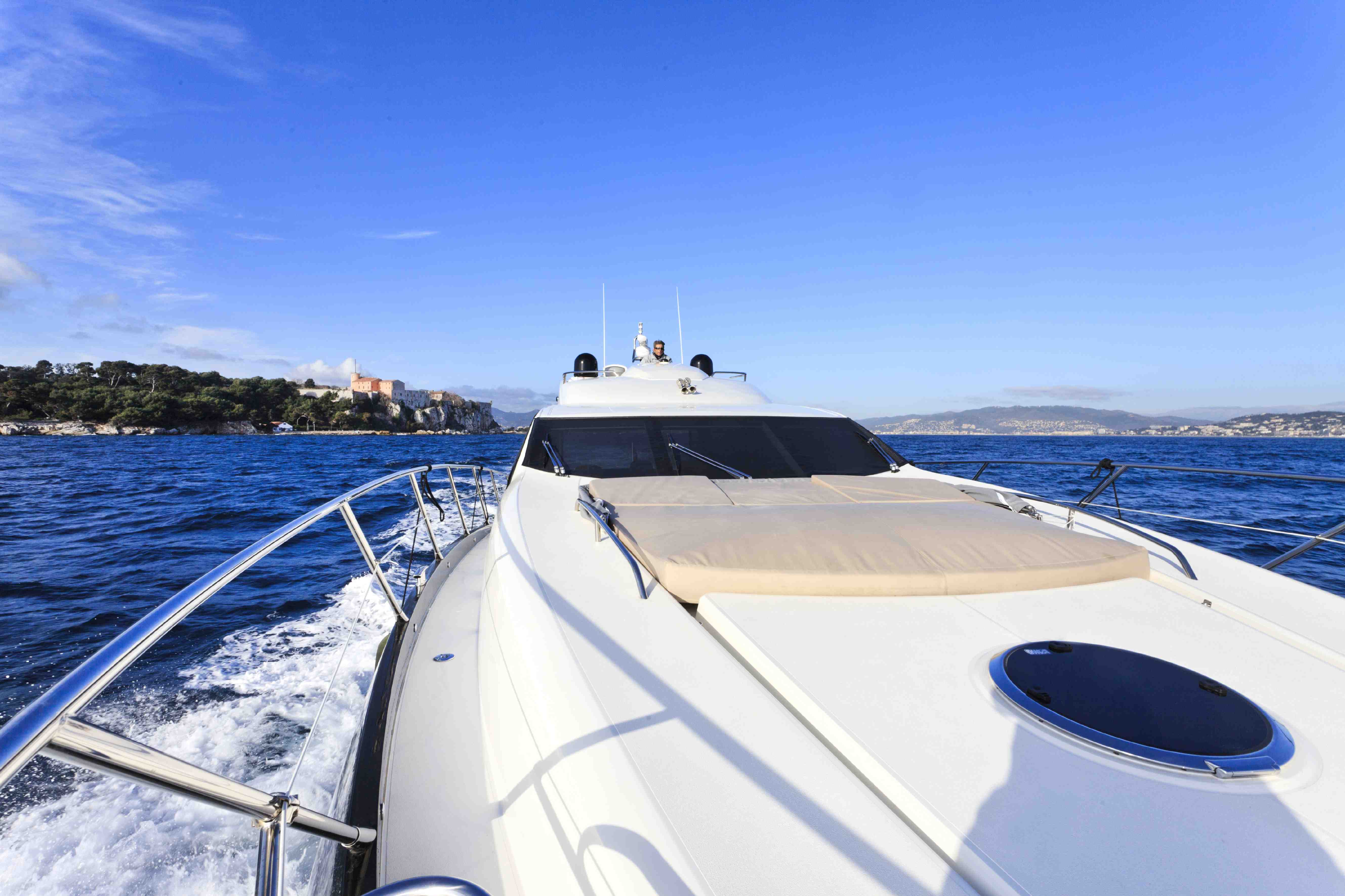 Motor yacht PULSAR - Bow.jpg