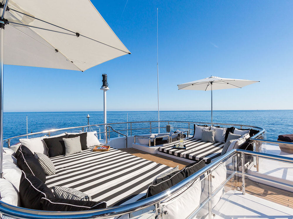 Motor yacht QM OF LONDON - sundeck lounge.jpg