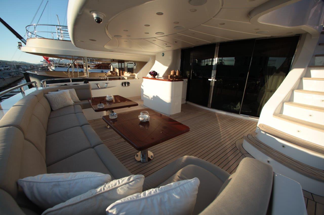 Motor yacht QUEST R - Aft deck Seating.jpg