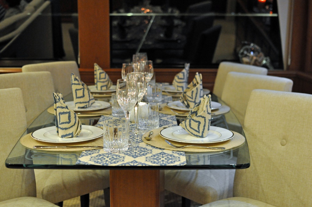 Motor yacht REFLECTIONS - Dining.JPG