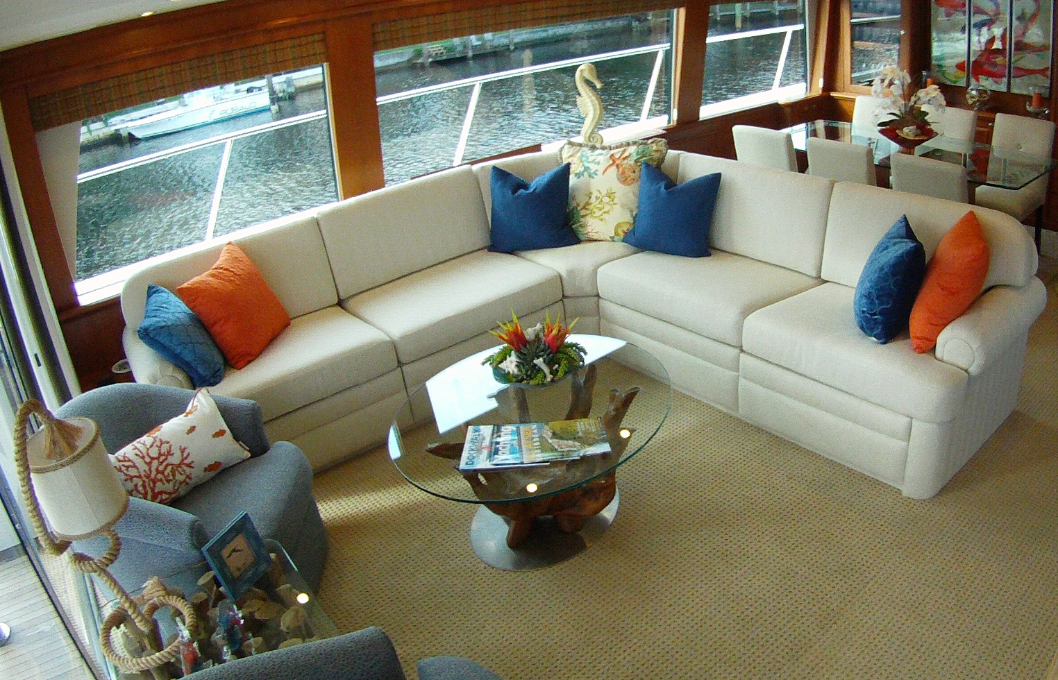 Motor yacht REFLECTIONS - Salon Seating.jpg