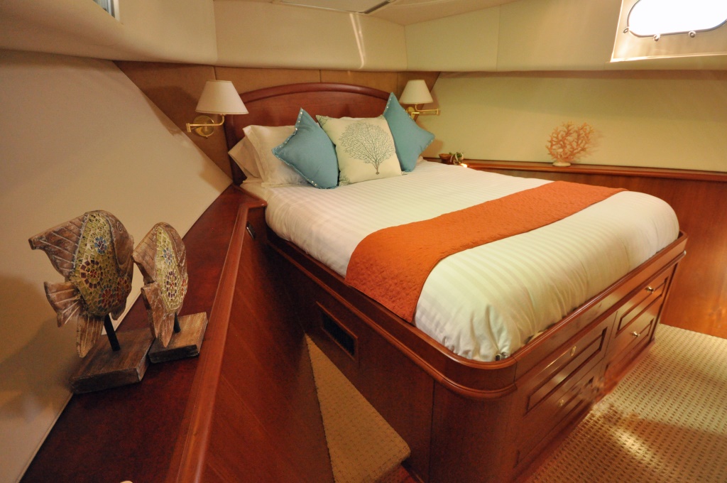 Motor yacht REFLECTIONS - VIP Cabin.JPG