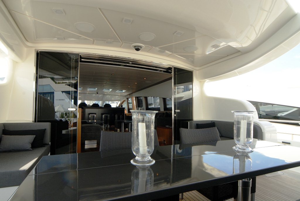 Motor yacht RG 512 -  Aft Deck Dining.jpg