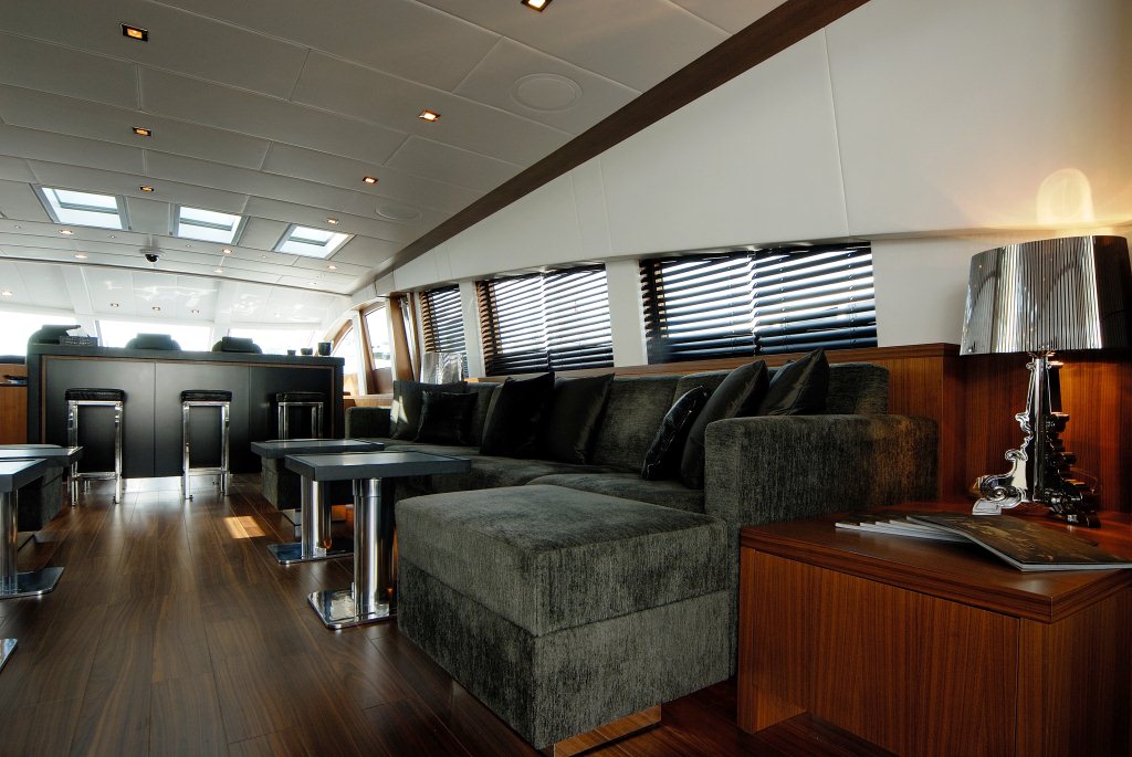Motor yacht RG 512 -  Main Salon Seating.jpg