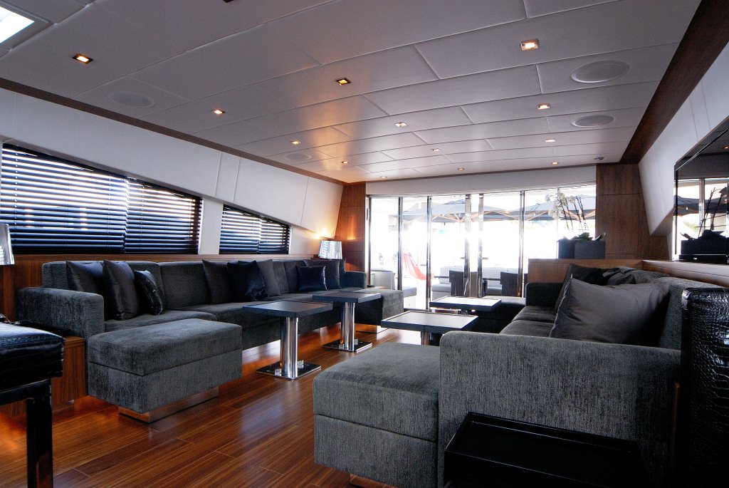 Motor yacht RG 512 -  Main Salon.jpg