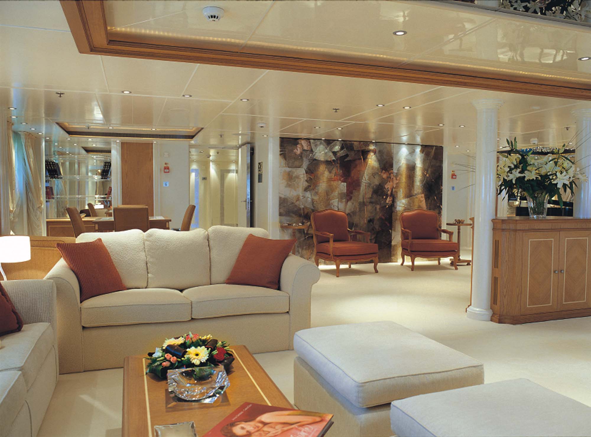 Motor yacht RM ELEGANT  - MAIN SALOON.jpg