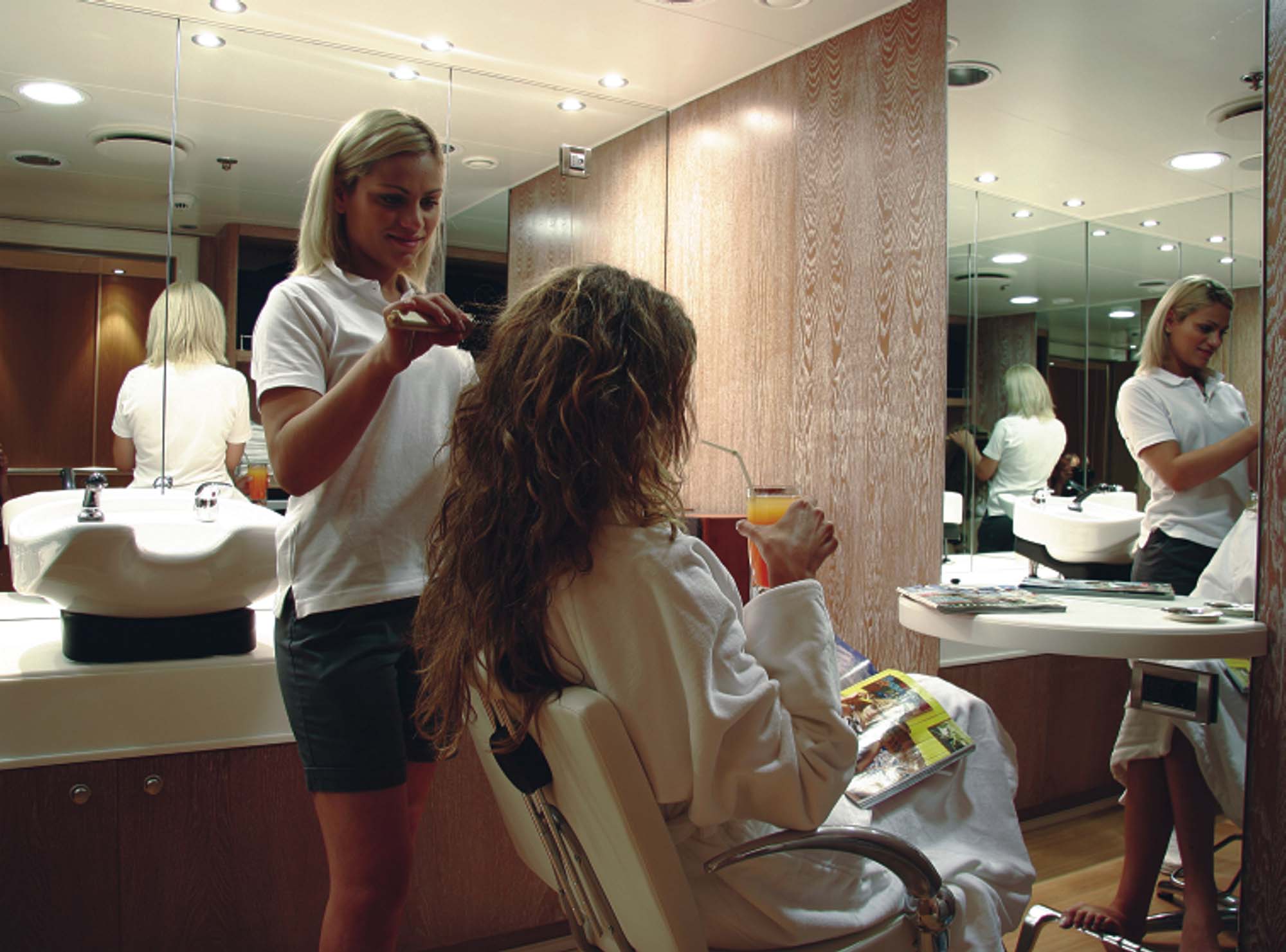 Motor yacht RM ELEGANT - BEAUTY SALON.jpg