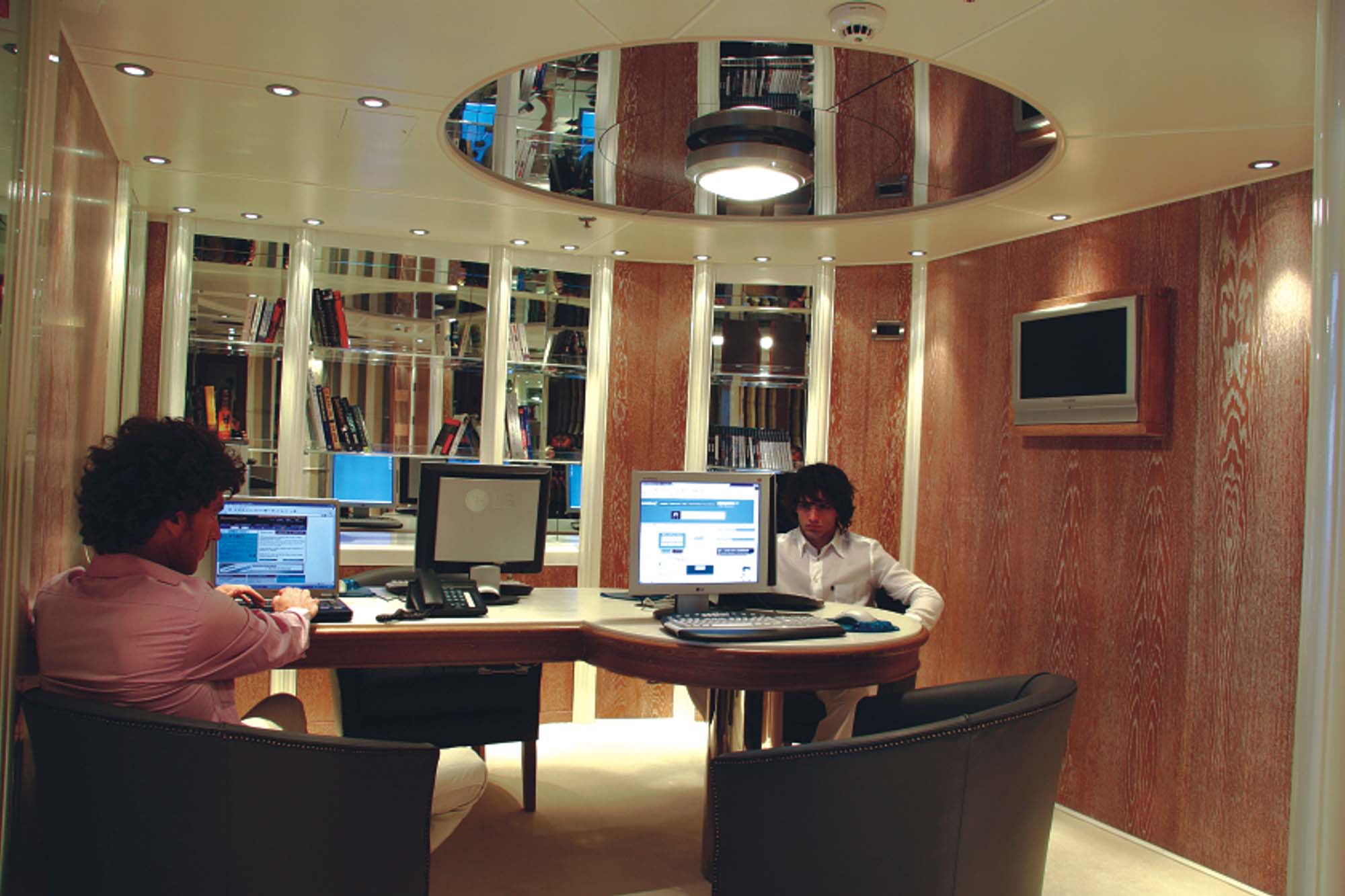 Motor yacht RM ELEGANT - BUSINESS.jpg