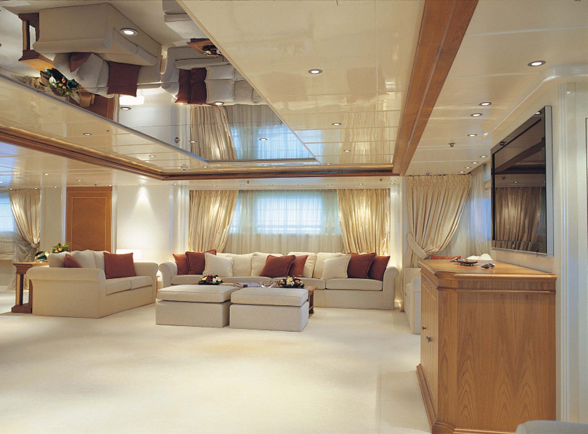 Motor yacht RM ELEGANT - MAIN SALON 2.jpg