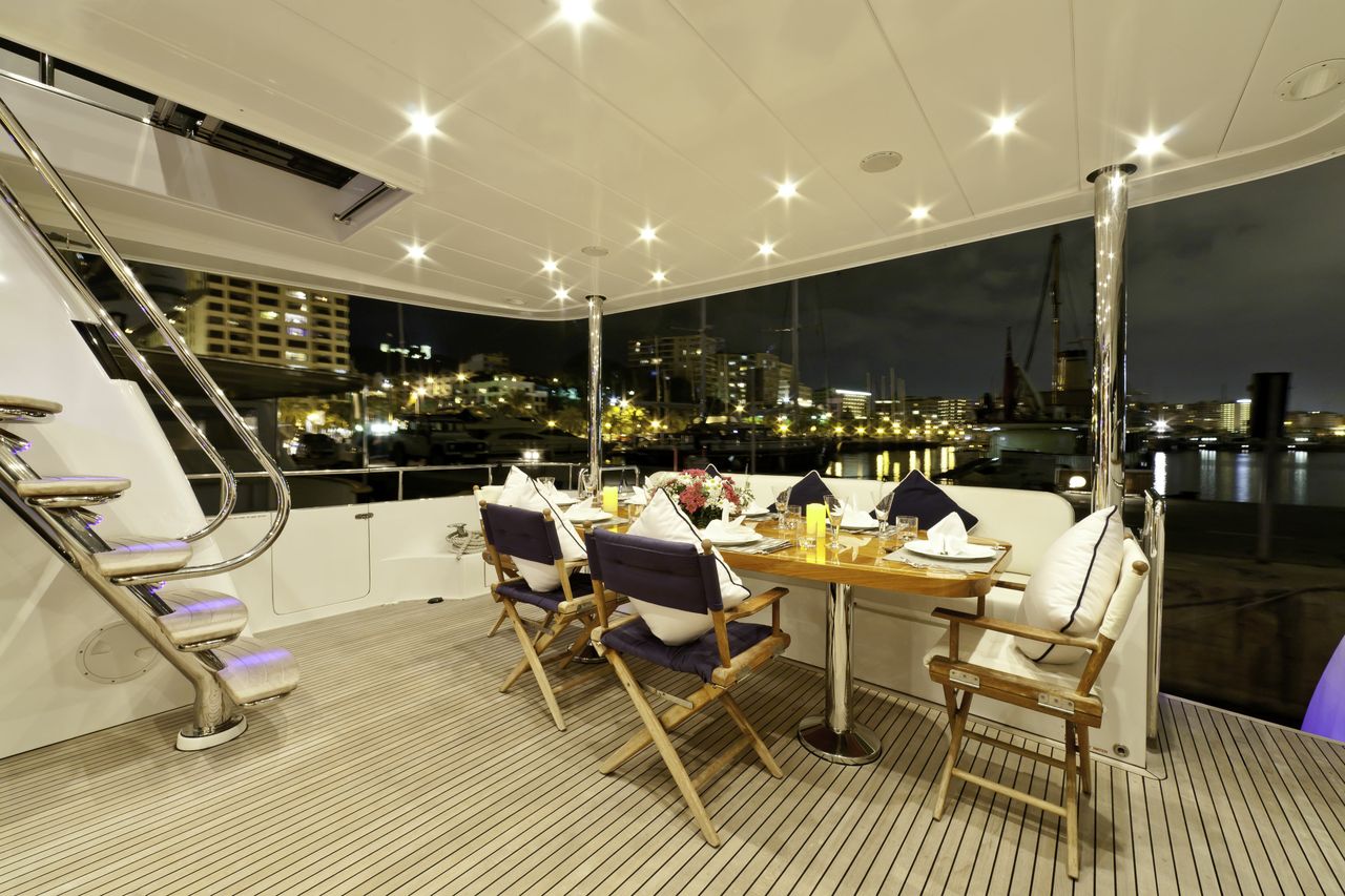 Motor yacht SAMARIC  -  Aft Deck Al Fresco Dining.jpg