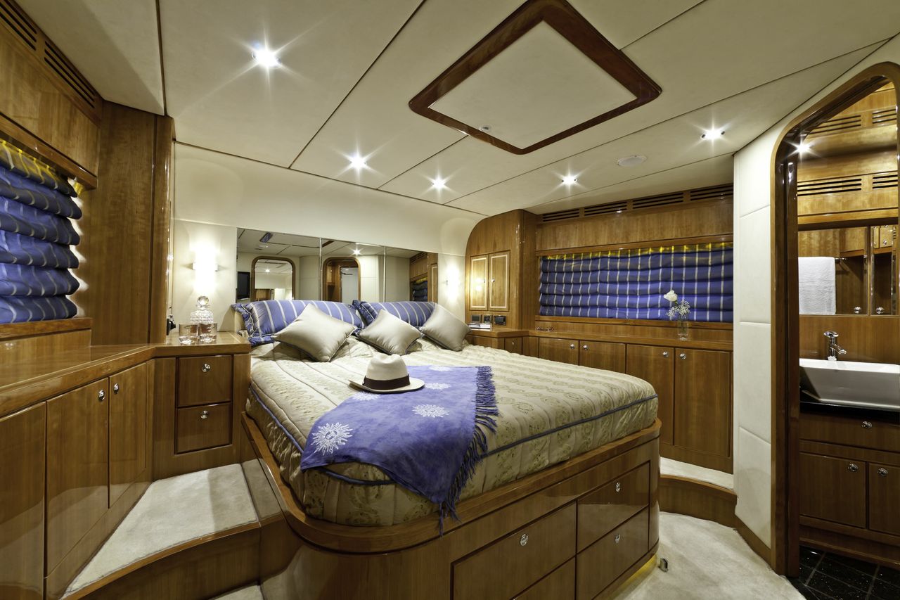 Motor yacht SAMARIC  -  Master Cabin 3.jpg
