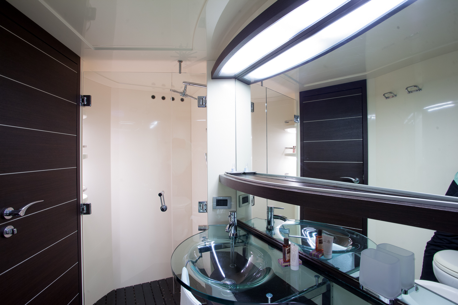 Motor yacht SAPORE DI SALE - Ensuite 2.jpg