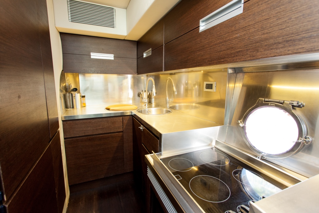 Motor yacht SAPORE DI SALE - Galley.jpg