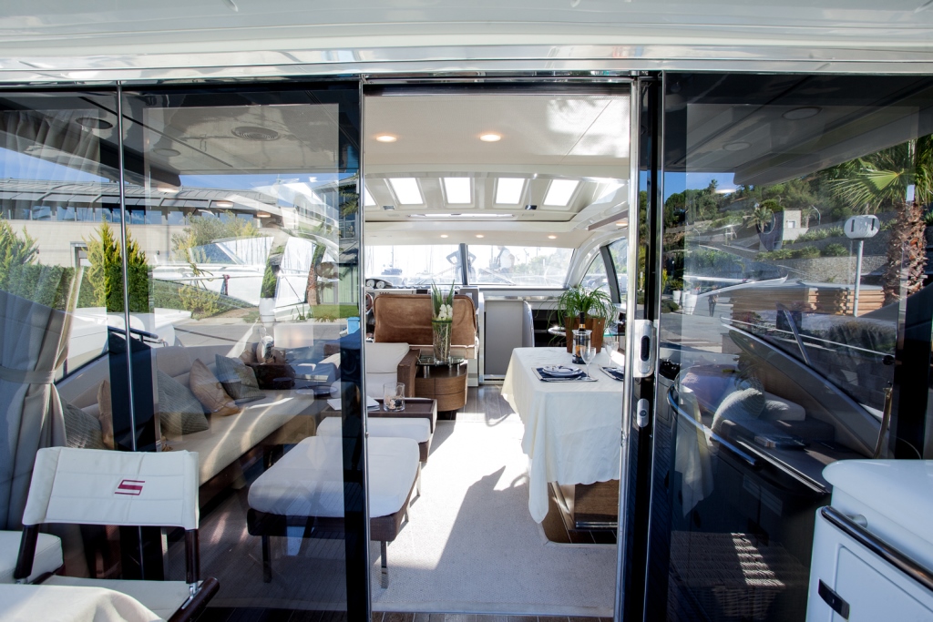 Motor yacht SAPORE DI SALE - Looking forward.jpg