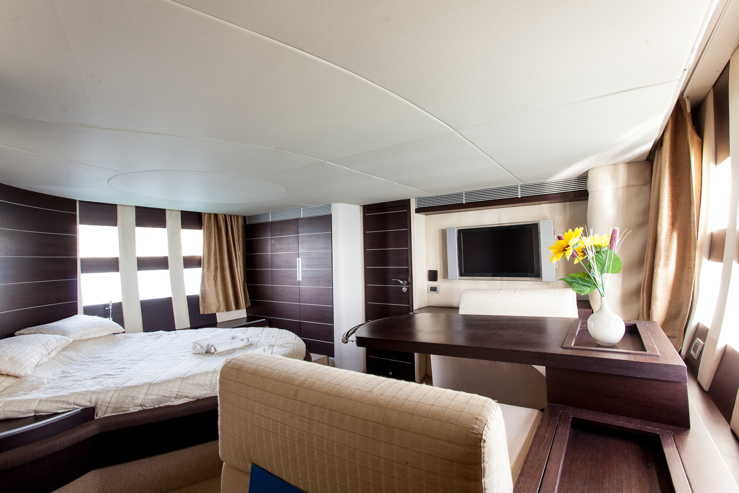 Motor yacht SAPORE DI SALE - Master Cabin 2.jpg