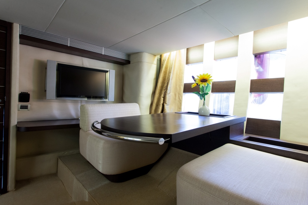 Motor yacht SAPORE DI SALE - Master Cabin Seating.jpg