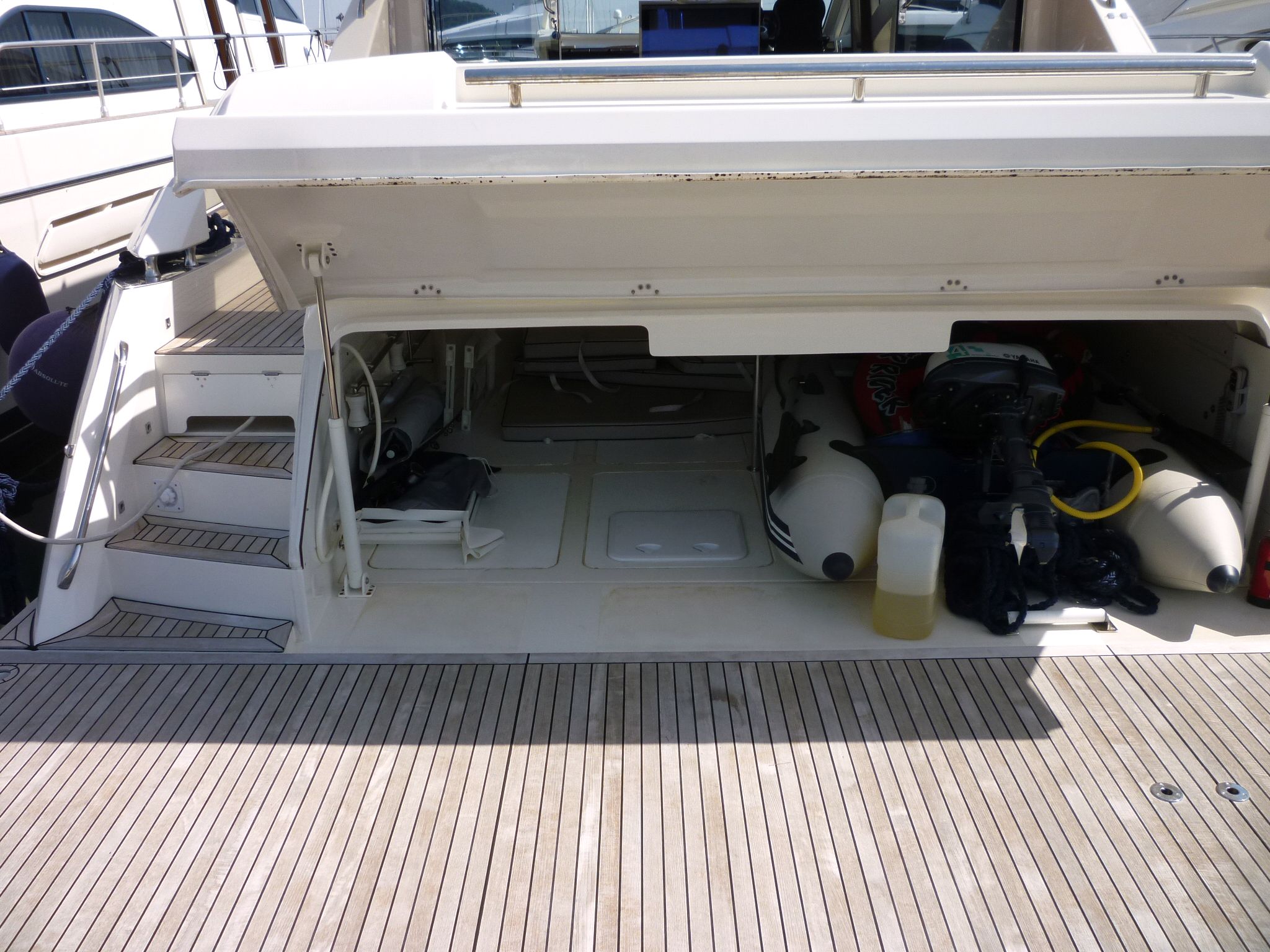 Motor yacht SCUDERIA -  Toy Garage.jpg