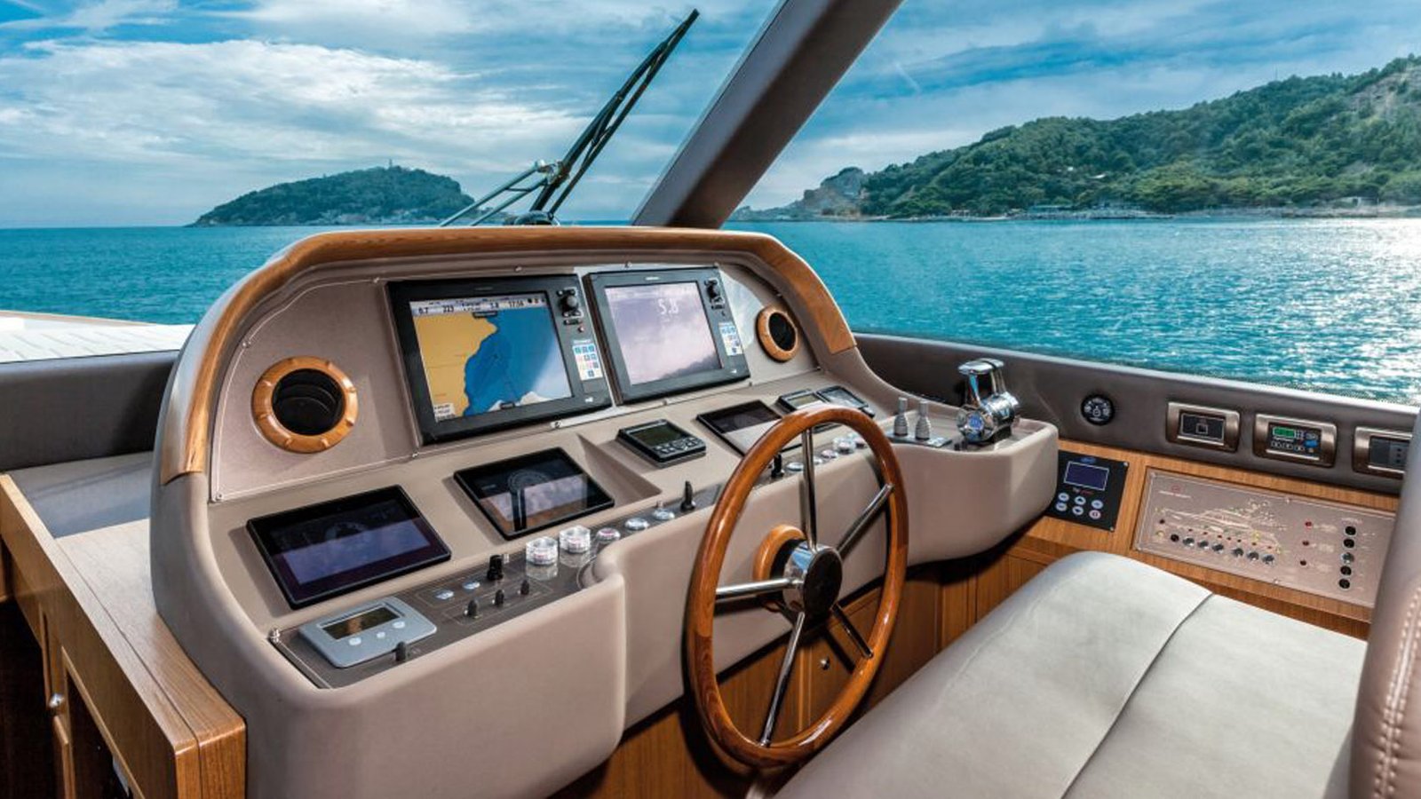 Motor yacht SEA PASSION -  Cockpit.jpg