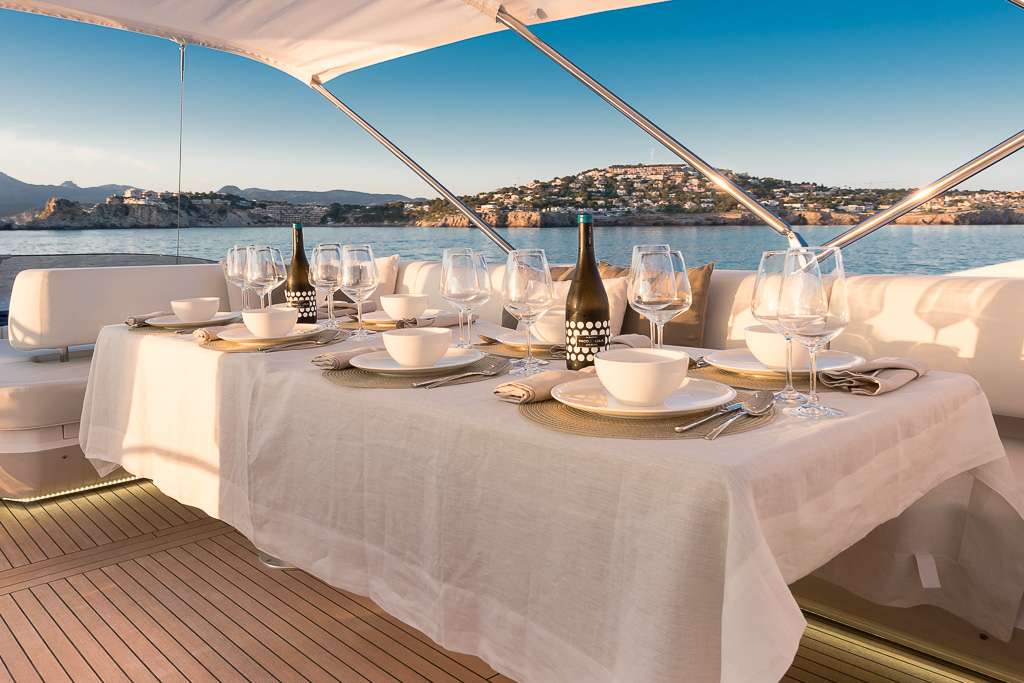 Motor yacht SEAWATER - Alfresco dining.jpg
